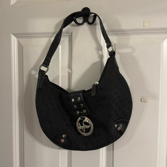 XOXO Handbags - Adorable XOXO black shoulder bag
